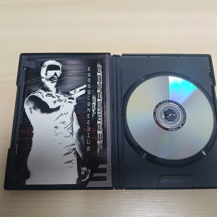 [BUNJANG] Terminator Dual-Sided Disc Special Edition DVD / DVD 홀로그램 미국판 특별판 듀얼디스크 아놀드 슈왈츠네거 터미네이터