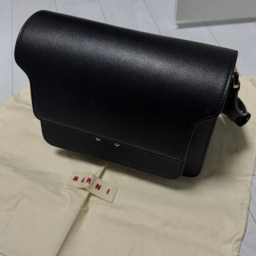 [BUNJANG] Marni Trunk Bag Saffiano Leather / 마르니 트렁크백 사피아노