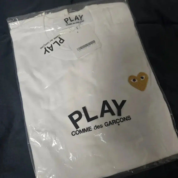 [BUNJANG] Comme des Garcons Play Gold Emblem T-shirt White / 꼼데가르송 플레이 골드 와펜 반팔티 화이트 새상품 무료배송