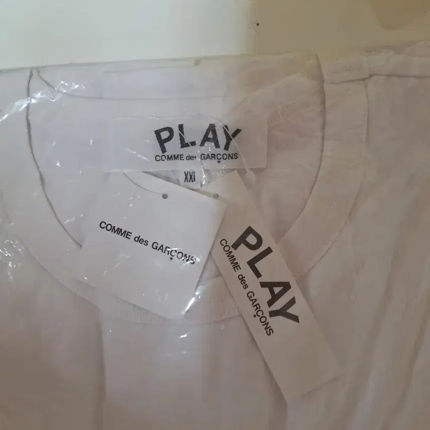 [BUNJANG] Comme des Garcons Play Gold Emblem T-shirt White / 꼼데가르송 플레이 골드 와펜 반팔티 화이트 새상품 무료배송