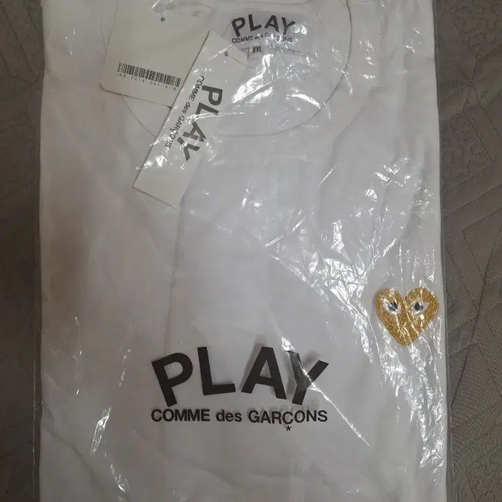 [BUNJANG] Comme des Garcons Play Gold Emblem T-shirt White / 꼼데가르송 플레이 골드 와펜 반팔티 화이트 새상품 무료배송