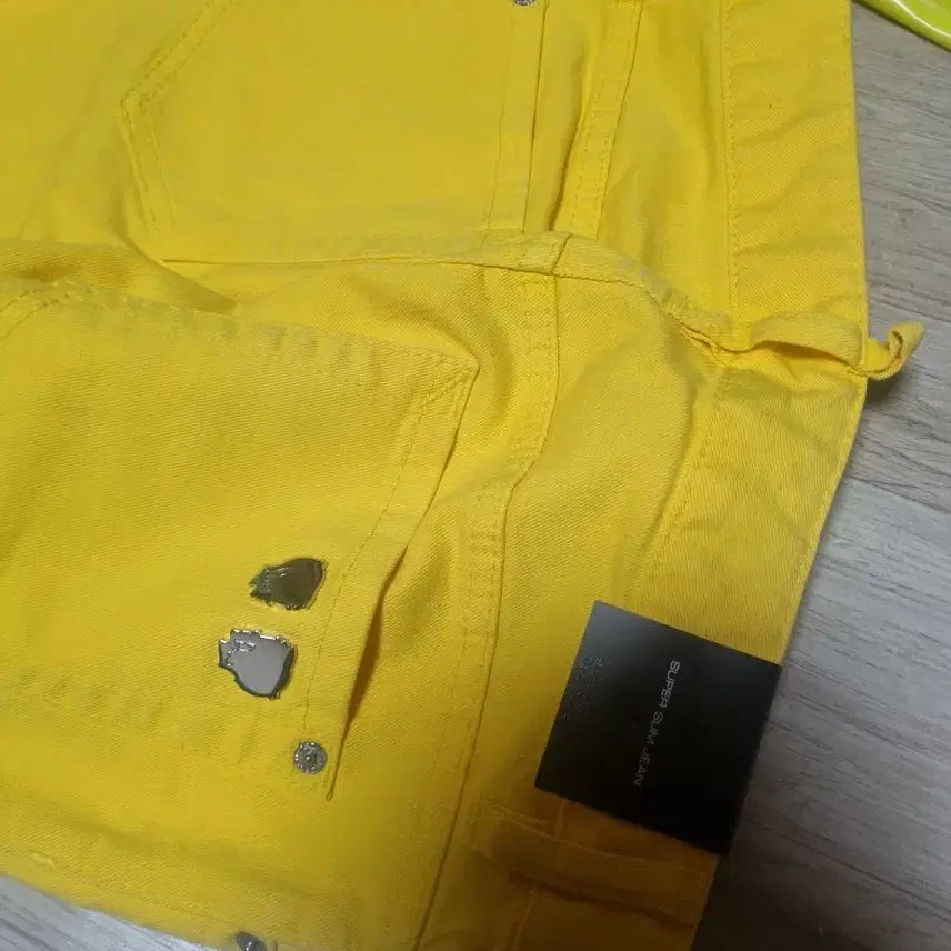 [SOLD OUT] 디스퀘어드2 옐로우 데님진.   M. (남녀공용)