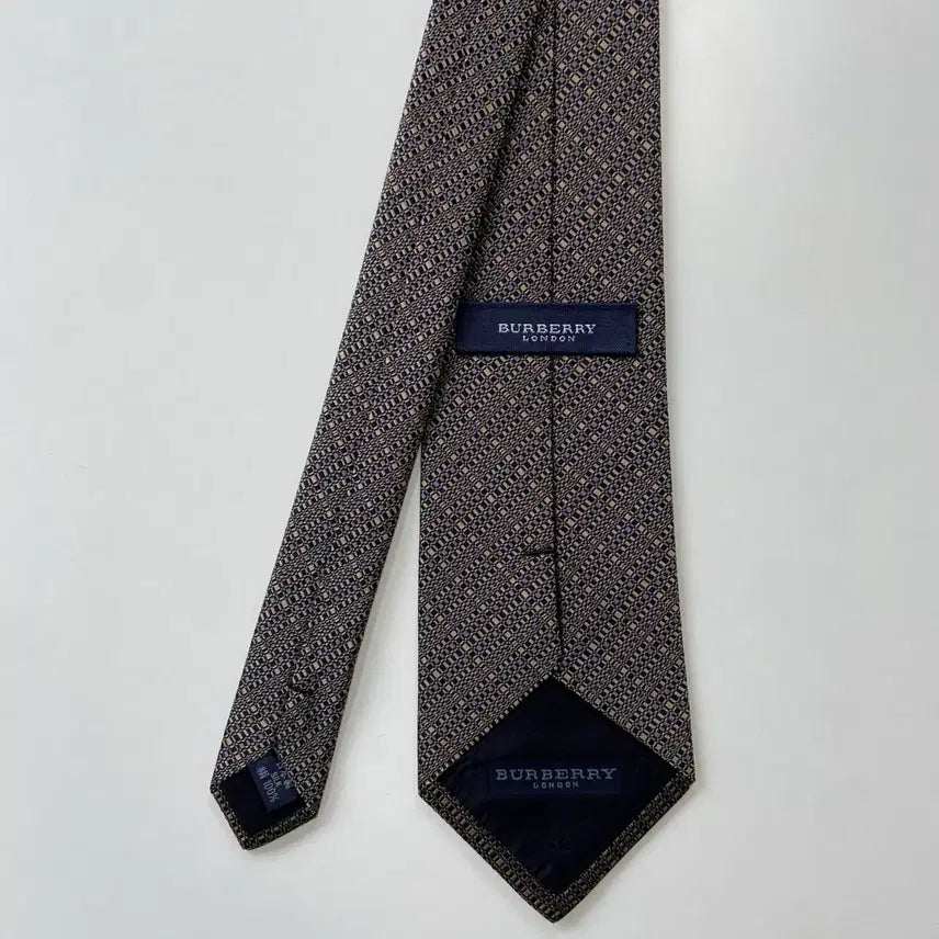 [BUNJANG] Burberry Silk Necktie / 버버리 명품 정품 넥타이 (Burberry)