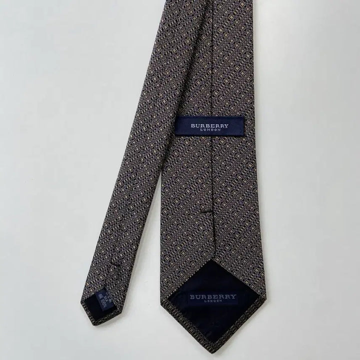 [BUNJANG] Burberry Silk Necktie / 버버리 명품 정품 넥타이 (Burberry)