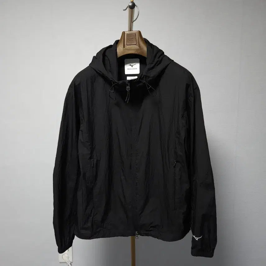 [BUNJANG] Mizuno Insilence Lightweight Black Hooded Windbreaker / 미즈노 인사일런스 라이트웨이트 블랙 후드 바람막이