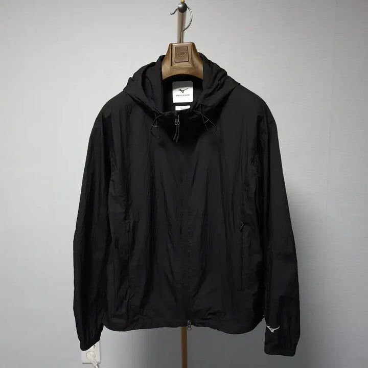 [BUNJANG] Mizuno Insilence Lightweight Black Hooded Windbreaker / 미즈노 인사일런스 라이트웨이트 블랙 후드 바람막이