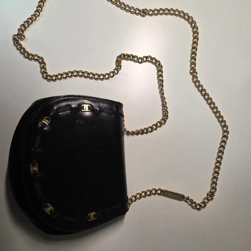 [BUNJANG] Salvatore Ferragamo Vara Mini Chain Bag Black / 살바토레 페라가모 바라 미니 체인백 블랙 빈티지 (단품)