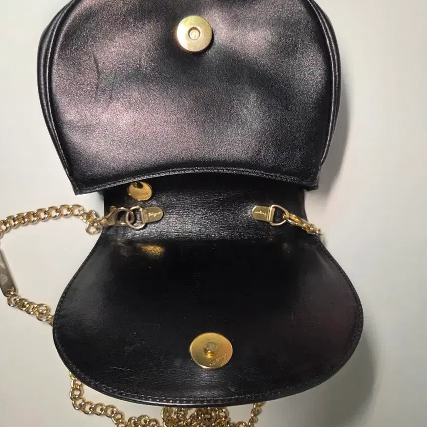 [BUNJANG] Salvatore Ferragamo Vara Mini Chain Bag Black / 살바토레 페라가모 바라 미니 체인백 블랙 빈티지 (단품)