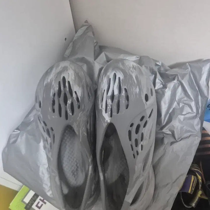 [BUNJANG] Adidas Yeezy Foam Runner MX Granite (285) / 아디다스 이지 폼 러너 믹스 그래닛 285