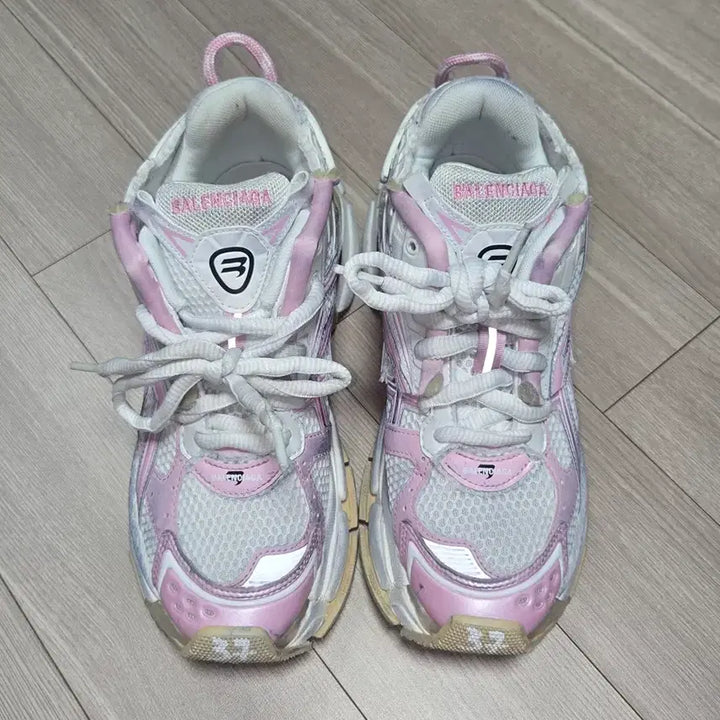 [BUNJANG] Balenciaga Runner Low Top Sneakers Pink White / 발렌시아가 러너 로우탑 스니커즈 핑크 화이트 37
