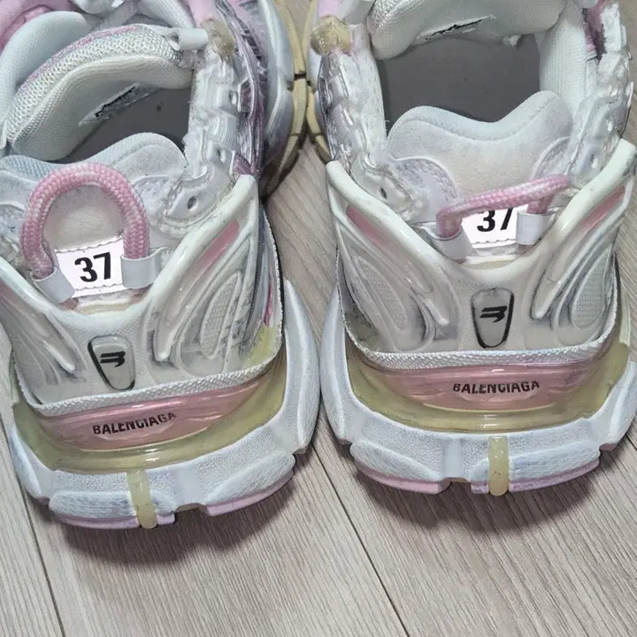 [BUNJANG] Balenciaga Runner Low Top Sneakers Pink White / 발렌시아가 러너 로우탑 스니커즈 핑크 화이트 37