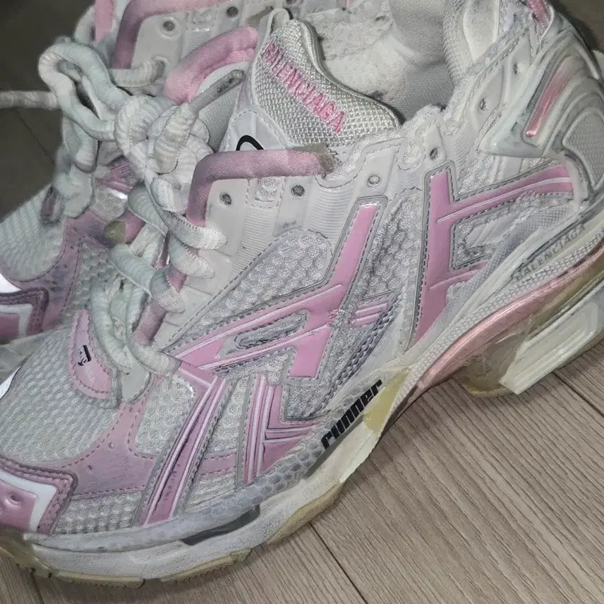 [BUNJANG] Balenciaga Runner Low Top Sneakers Pink White / 발렌시아가 러너 로우탑 스니커즈 핑크 화이트 37