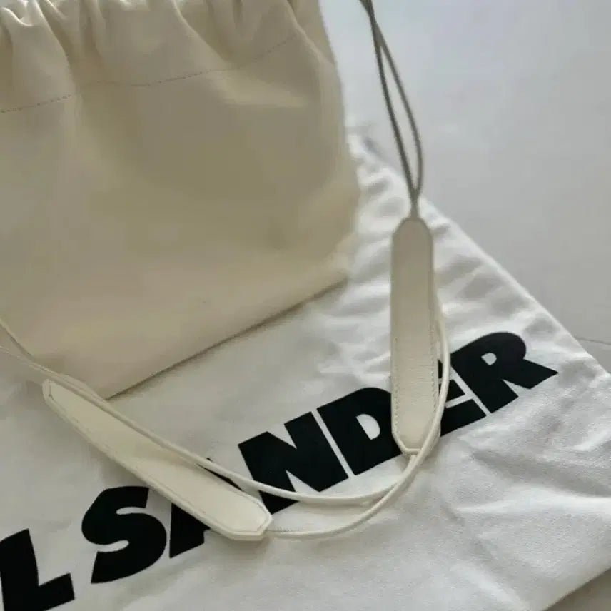 [SOLD OUT] (정품) 질샌더 덤플링 드로우스트링 버킷백