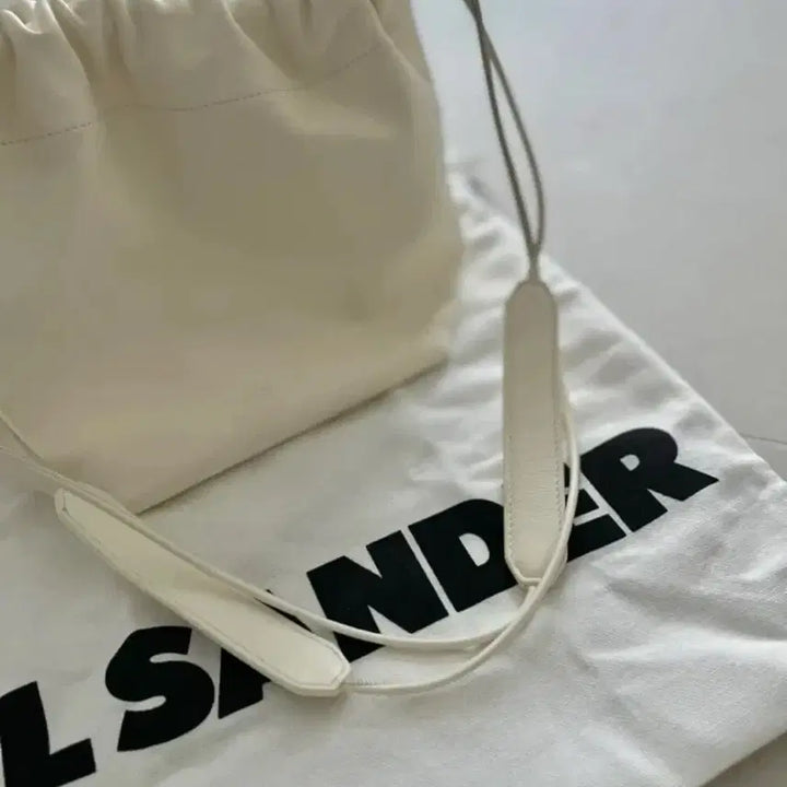 [SOLD OUT] (정품) 질샌더 덤플링 드로우스트링 버킷백