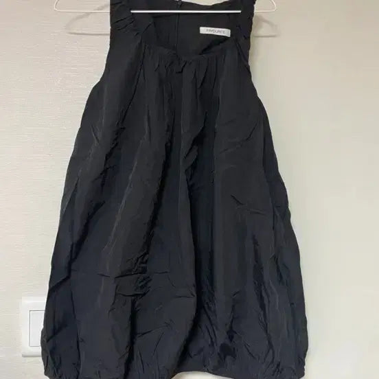 [SOLD OUT] FAVOURITE 블랙 민소매 벌룬핏 원피스