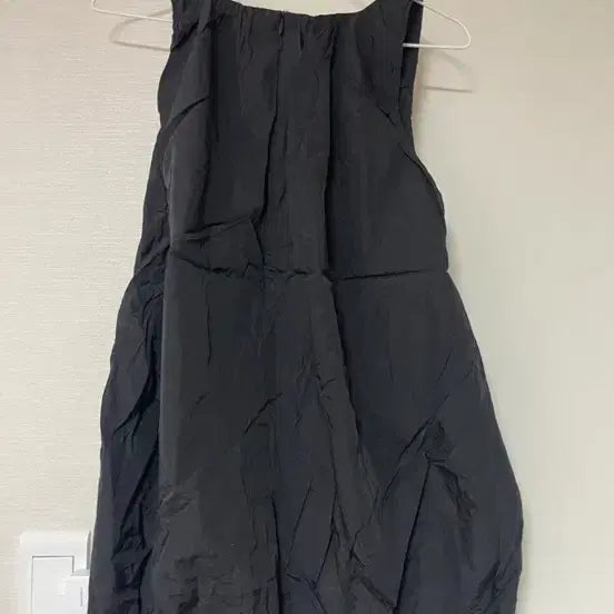 [SOLD OUT] FAVOURITE 블랙 민소매 벌룬핏 원피스
