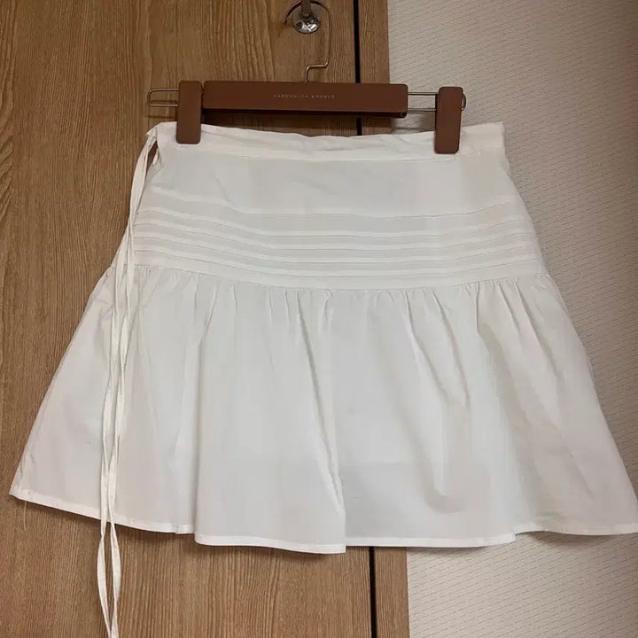 [BUNJANG] Leeds Pintuck Leaf Skirt / 리즈leeds 핀턱 리프 스커트