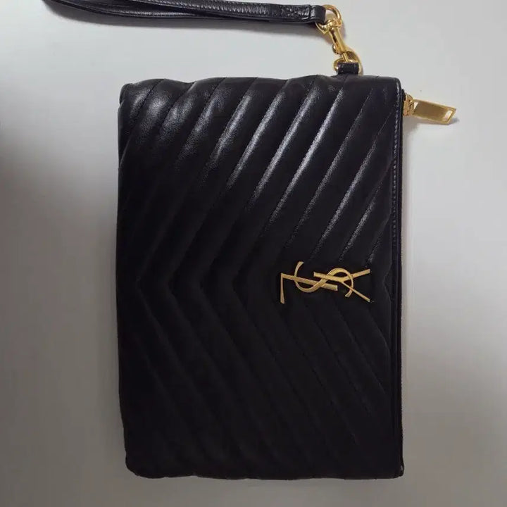 [BUNJANG] Saint Laurent Monogram Matelassé Bill Clutch Small Black / 생로랑 모노그램 마틀라세 빌 클러치 스몰 블랙 / 29만 / 단품