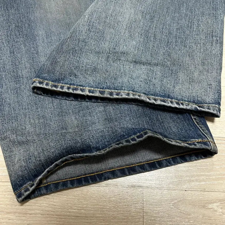 [SOLD OUT] (5, XL) 해칭룸 와이드 커브진 페이디드 블루