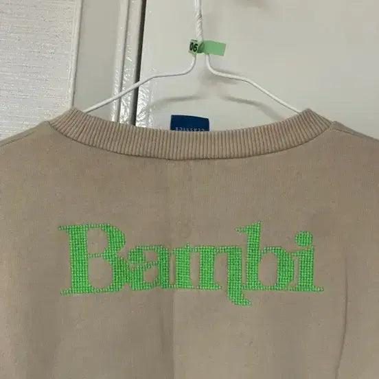 [SOLD OUT] Zara 밤비 자수 맨투맨 티셔츠 베이지
