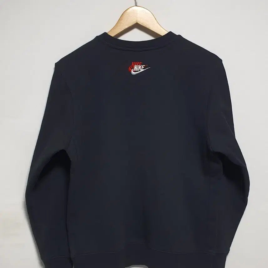 [BUNJANG] Nike Essential Black Sweatshirt Size 95 / 나이키 에센셜 블랙 맨투맨 95사이즈