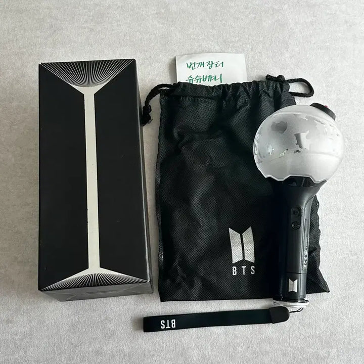 [SOLD OUT] 방탄 아미밤3 삼미밤 풀셋 (응원봉+포카+스트랩+더스트백+상자)
