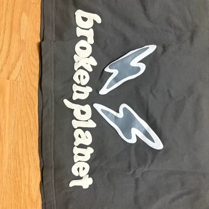 [BUNJANG] Broken Planet Grey T-Shirt Size S / 브로큰 플래닛 반팔