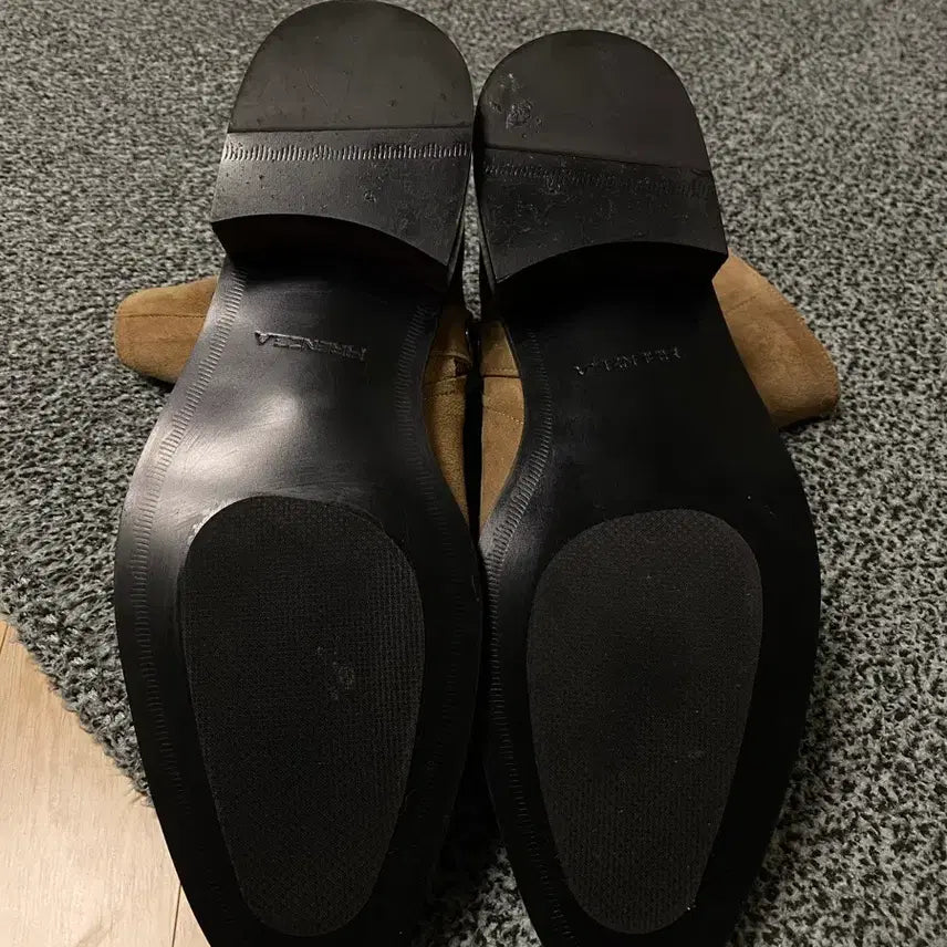 [SOLD OUT] 피렌체 아뜨리에 벨크로 스웨이드 집업 부츠(애쉬베이지)