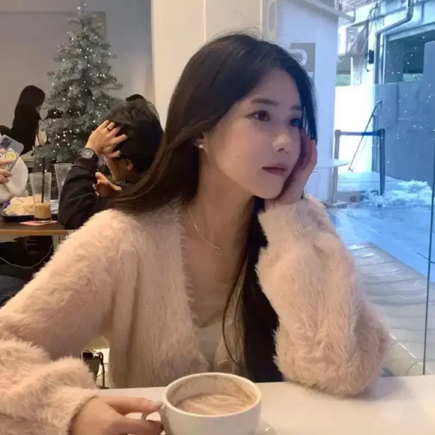 [BUNJANG] Aedin Able Mello Fur Cardigan Pink Forest / 에이딘에이블 멜로 퍼 가디건 핑크 포레스트 프리티영띵 포스터