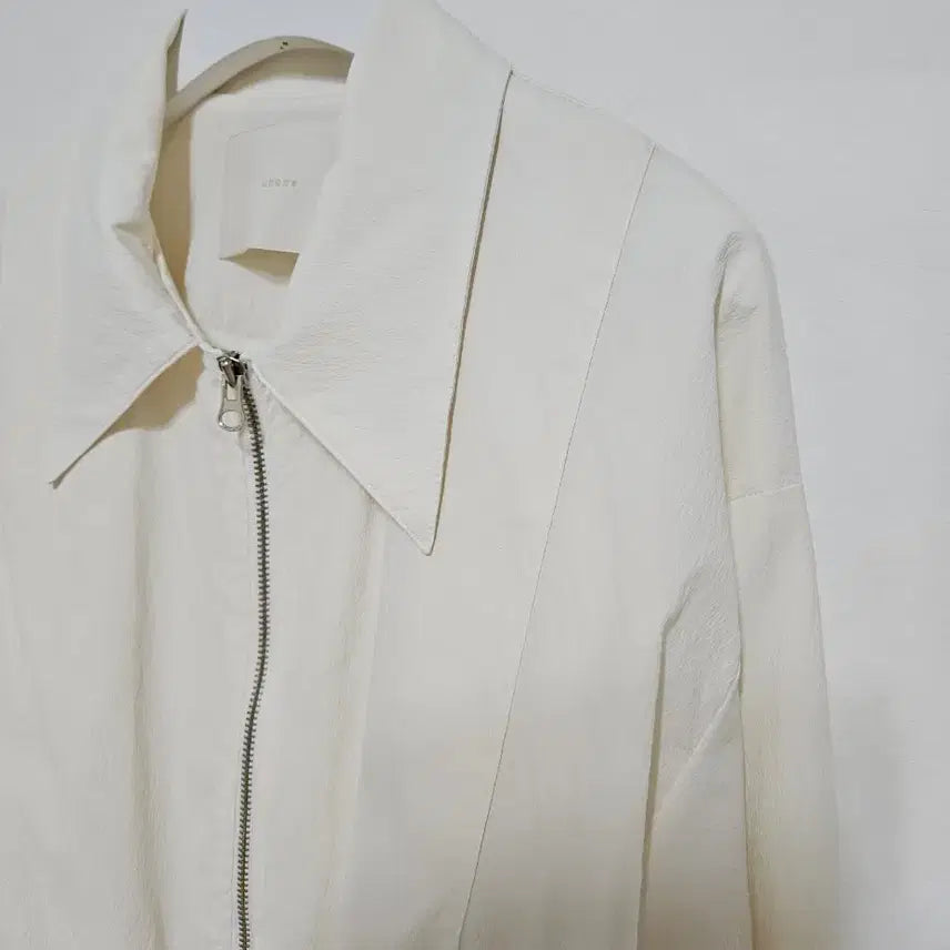 [BUNJANG] Unene Lightweight Windbreaker Jacket / unene 바스락 점퍼