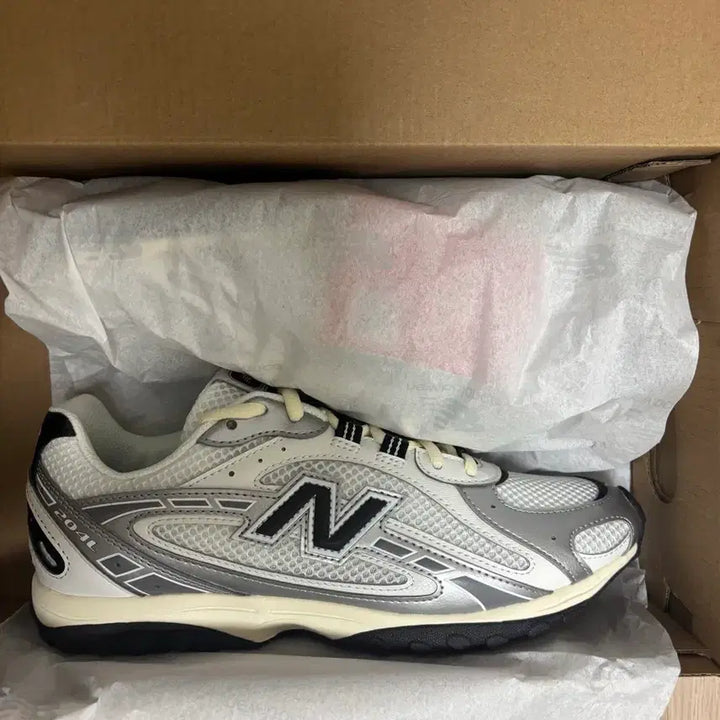 [SOLD OUT] 뉴발란스 204 사이즈 240