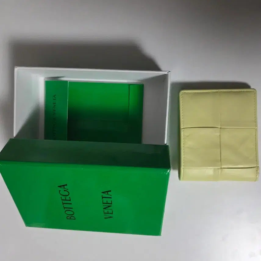 [BUNJANG] Bottega Veneta Cassette Wallet Light Yellow / 보테가 베네타 카세트 반지갑 라이트 옐로우 (박스구성)