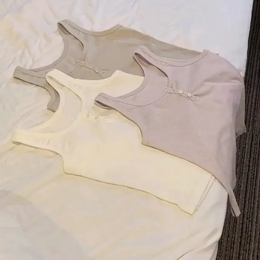 [BUNJANG] Mute Creme Button Tank Top / 뮤트크레메 버튼 나시 클라우드이모션