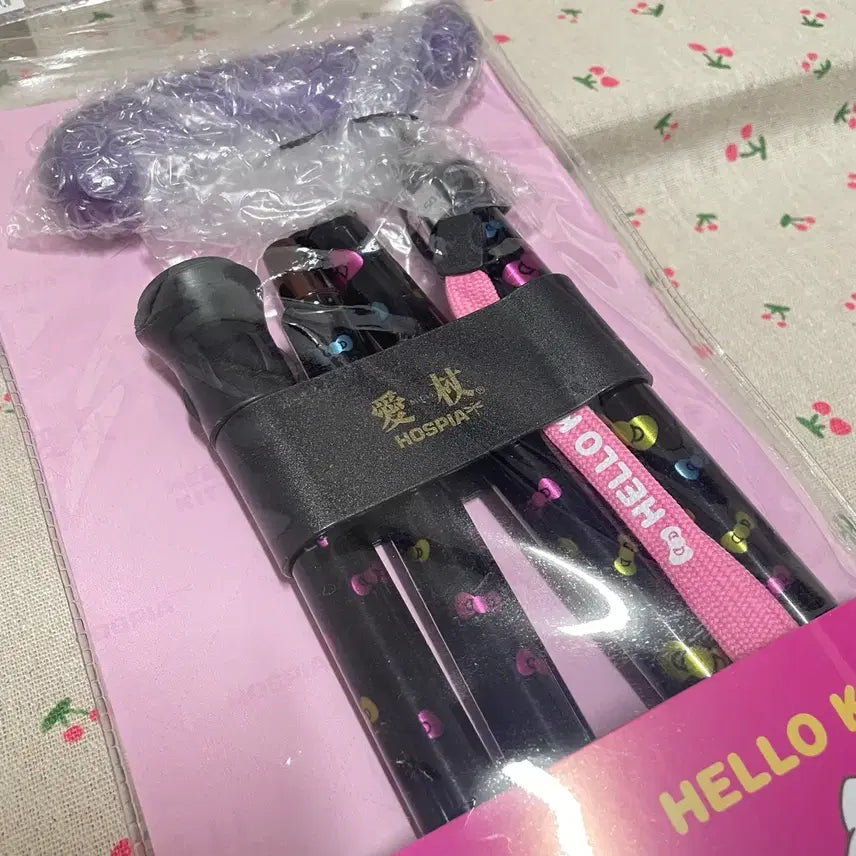 [BUNJANG] 헬로키티 경량 접이식 스틱 콤팩트 접는 지팡이 / 헬로키티 경량 접이식 스틱 콤팩트 접는 지팡이