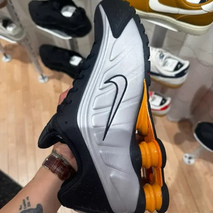 [SOLD OUT] 나이키 쇼크스 흰검 오렌지 운동화240