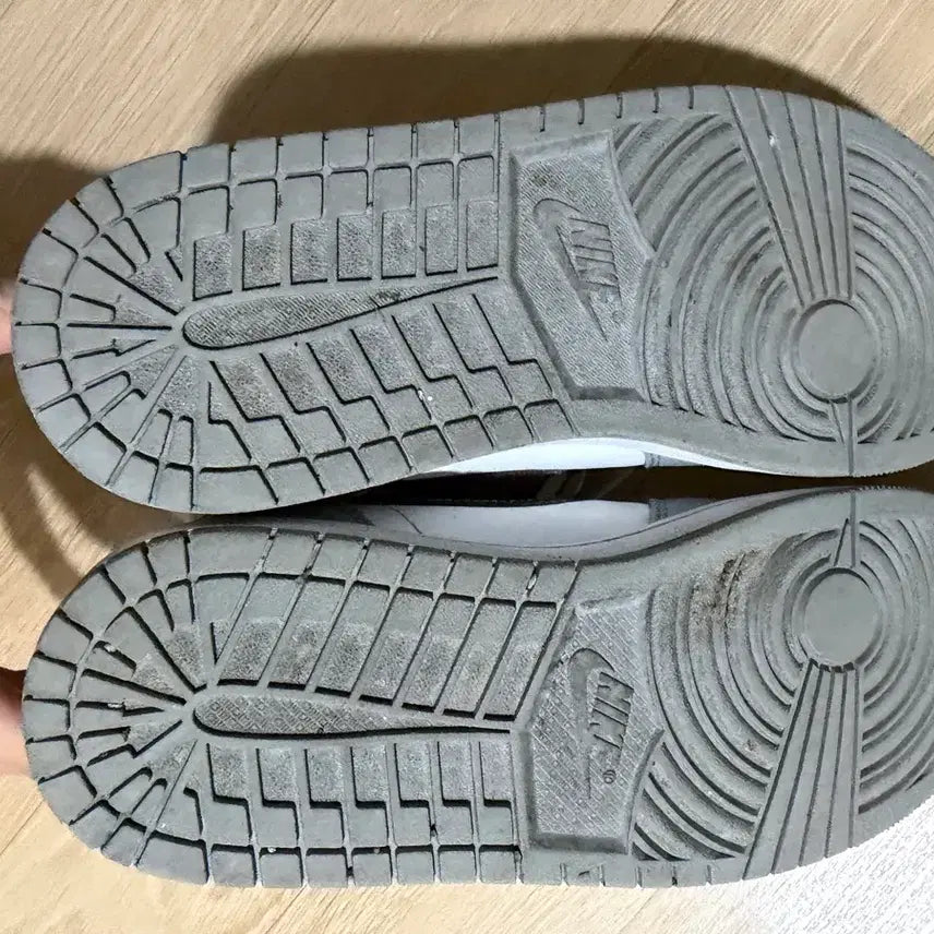 [BUNJANG] Nike Jordan 1 Mid Light Smoke Grey Anthracite 270 Sneakers / 조던 1 미드 라이트 스모크 그레이 앤트러사이트 270