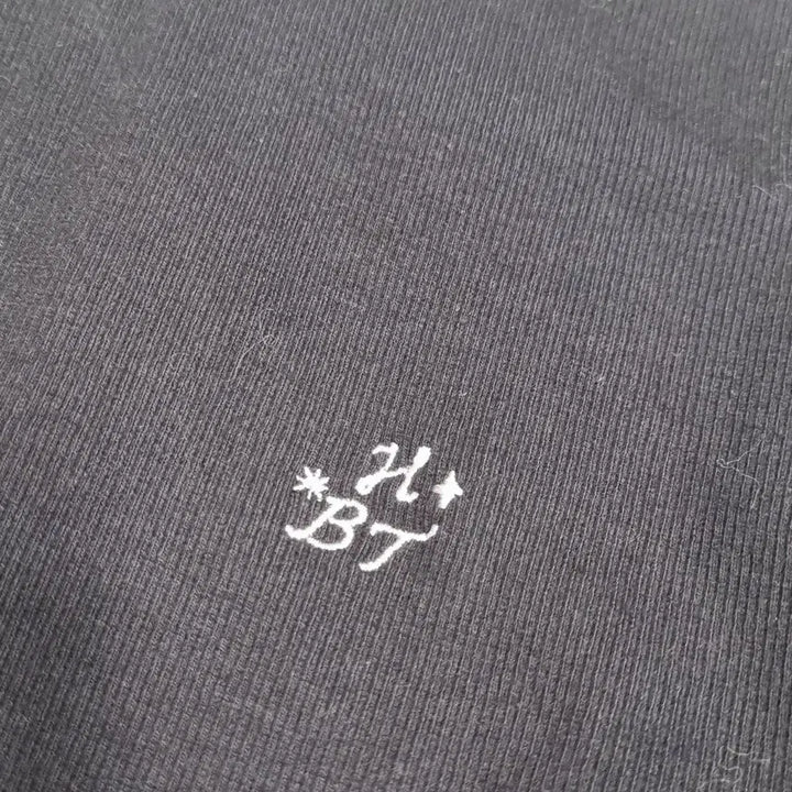 [BUNJANG] Ablie Navy Embroidered Short Sleeve T-Shirt / [새상품] 네이비 자수 반팔 티셔츠 에이블리