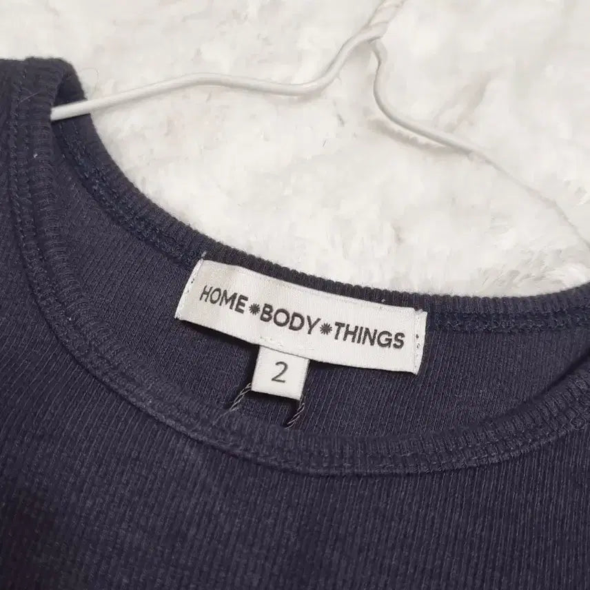 [BUNJANG] Ablie Navy Embroidered Short Sleeve T-Shirt / [새상품] 네이비 자수 반팔 티셔츠 에이블리