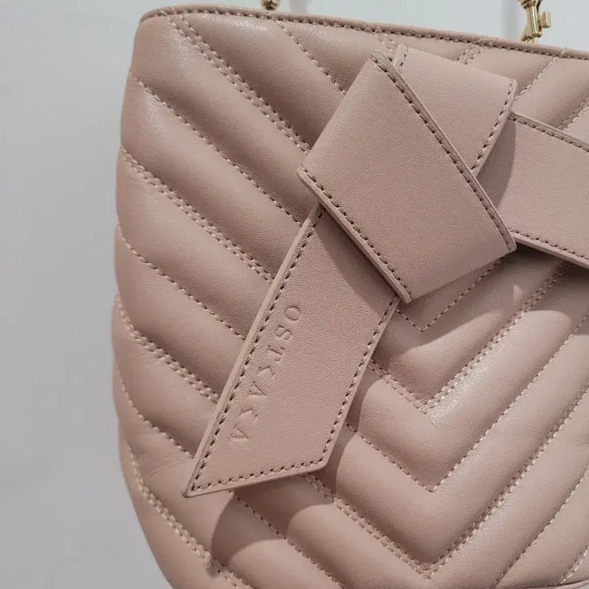 [BUNJANG] OSTKAKA Rika Mini Beige Quilted Bucket Bag / 오스트카카OSTKAKA 퀼팅 버킷백 리카 미니 베이지