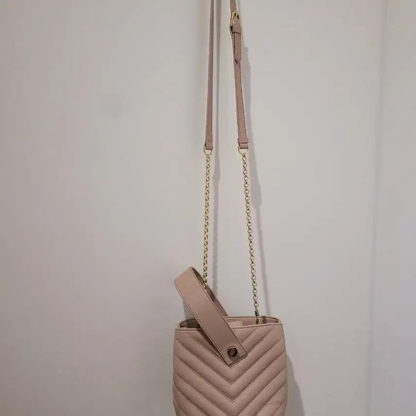 [BUNJANG] OSTKAKA Rika Mini Beige Quilted Bucket Bag / 오스트카카OSTKAKA 퀼팅 버킷백 리카 미니 베이지