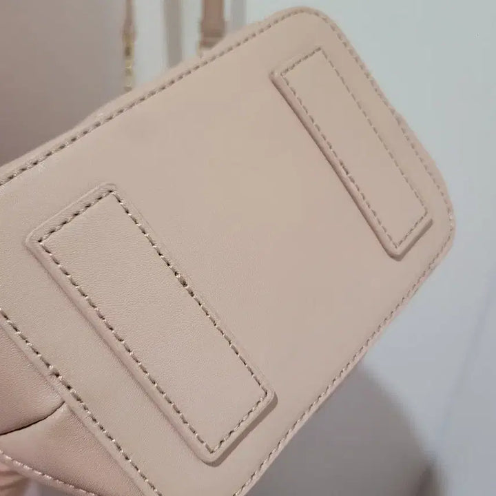 [BUNJANG] OSTKAKA Rika Mini Beige Quilted Bucket Bag / 오스트카카OSTKAKA 퀼팅 버킷백 리카 미니 베이지