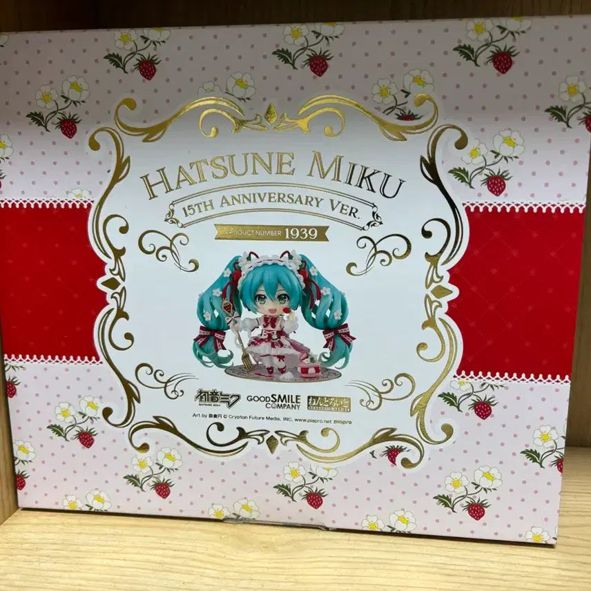 [SOLD OUT] 딸기 미쿠 15주년 넨도 (특전포함)