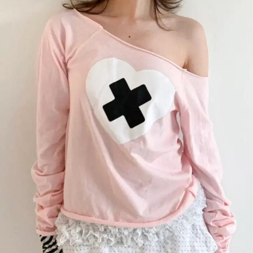 [SOLD OUT] 샵페어리 cross heart cut off t-shirt