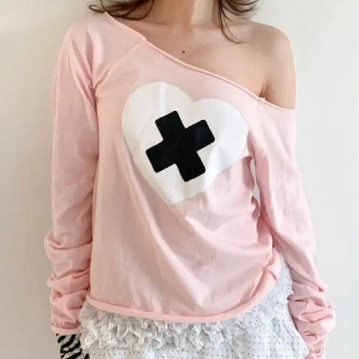 [SOLD OUT] 샵페어리 cross heart cut off t-shirt