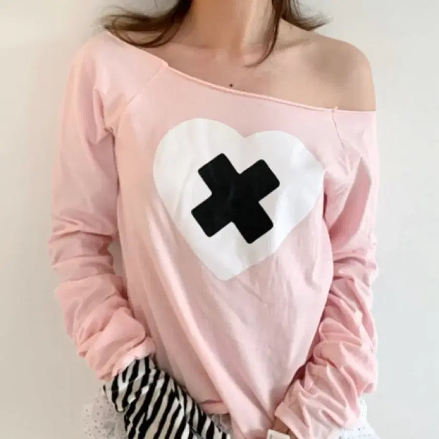 [SOLD OUT] 샵페어리 cross heart cut off t-shirt
