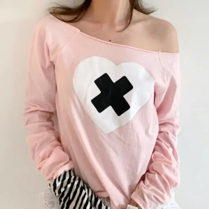 [SOLD OUT] 샵페어리 cross heart cut off t-shirt