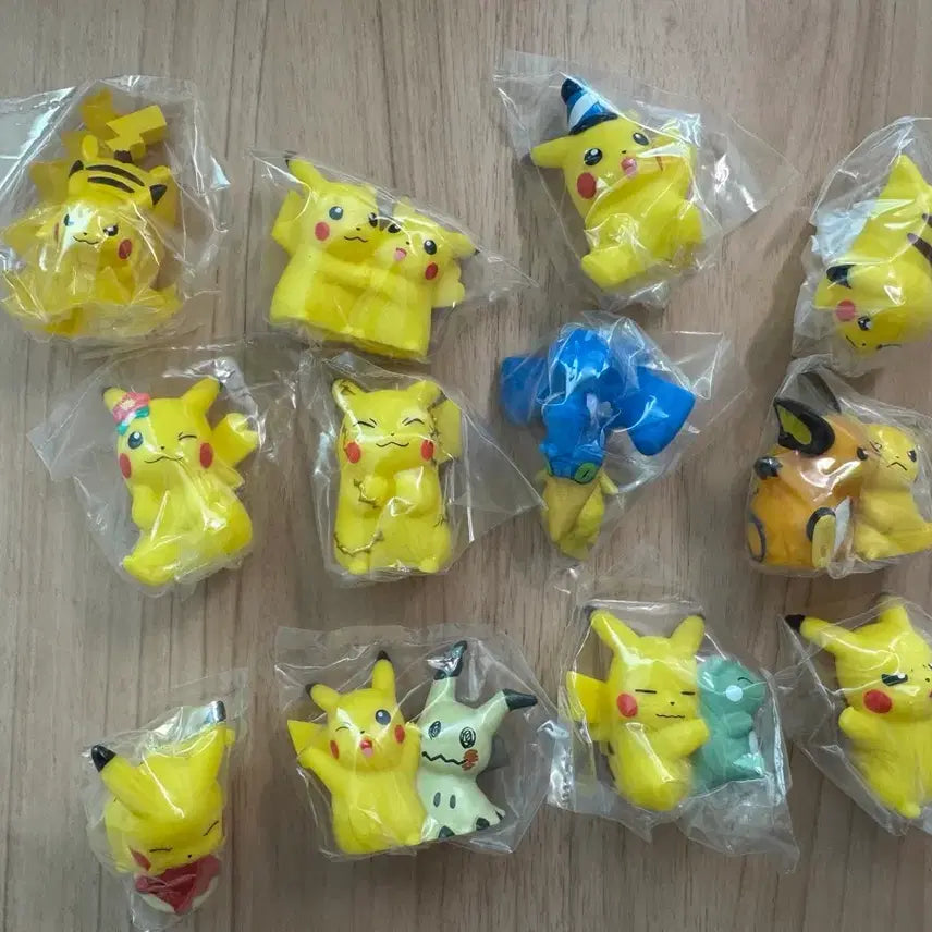 [BUNJANG] Pokemon Pikachu 25th Anniversary Figure Set / [단순개봉+전종세트] 포켓몬스터 피카츄 25주년 대집합 키즈 피규어