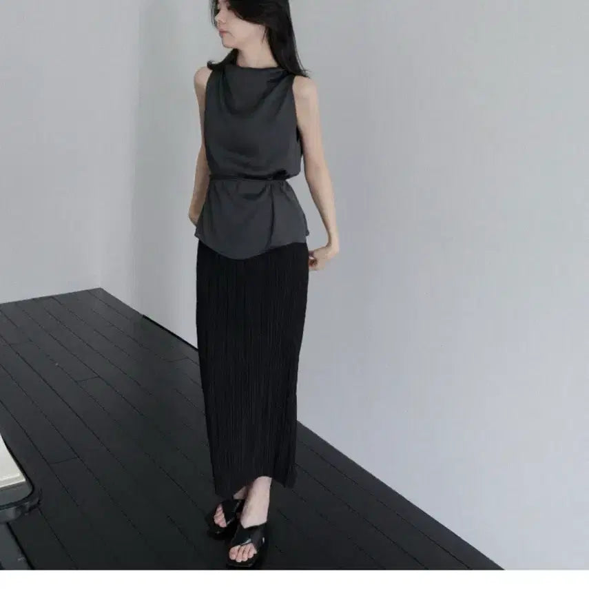 [BUNJANG] Noir te ete Pleated Halter Blouse Charcoal / 누아르테 에떼 플리츠 홀터 블라우스 차콜
