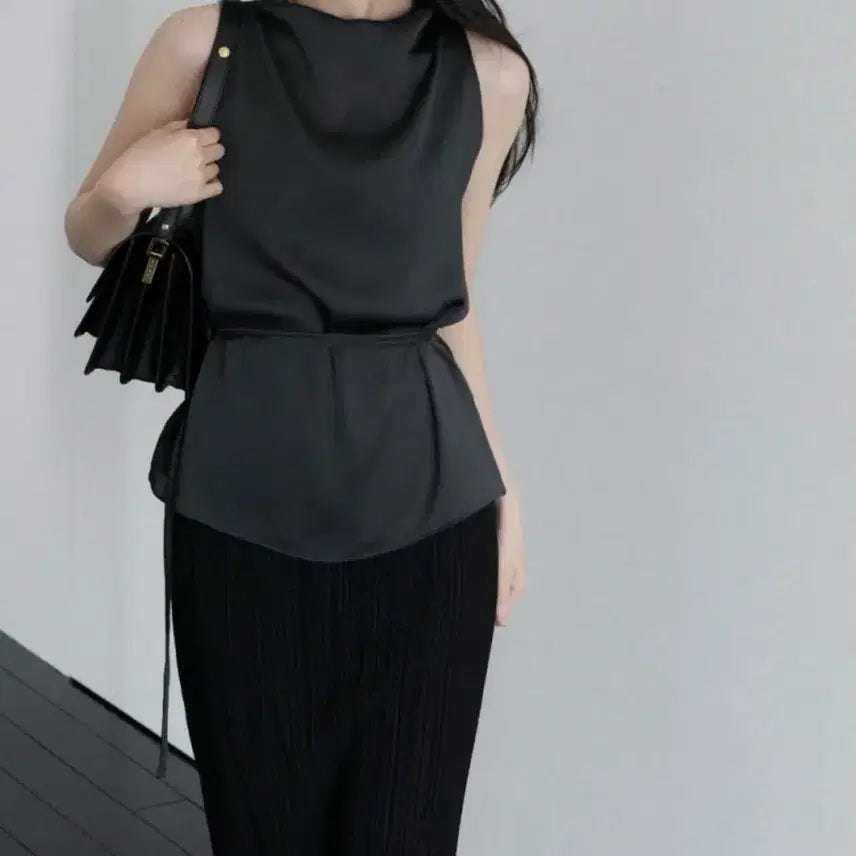 [BUNJANG] Noir te ete Pleated Halter Blouse Charcoal / 누아르테 에떼 플리츠 홀터 블라우스 차콜