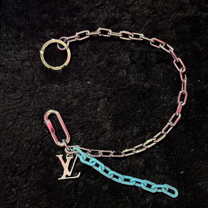 [BUNJANG] Louis Vuitton LV Shape Bag Charm Key Holder / 루이비통 체인 LV 쉐이프 백 참 키 홀더